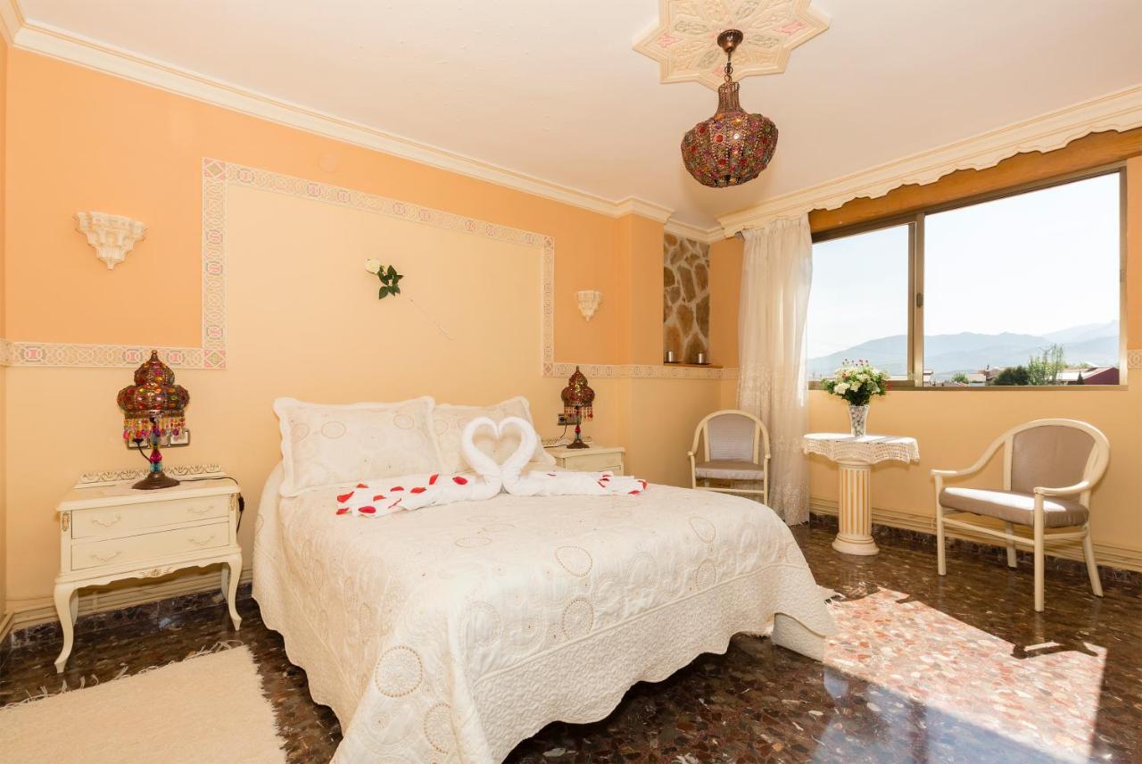 Habitaciones Iraizas Con Piscina Otura Εξωτερικό φωτογραφία